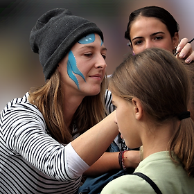 Cours de maquillage pour 2 adolescentes à Saint-Maximin-La-Sainte