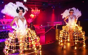 ROBE A CHAMPAGNE ANIMATION EVENEMENTIEL MARIAGE ROBE COCKTAILS Acteur Fete France